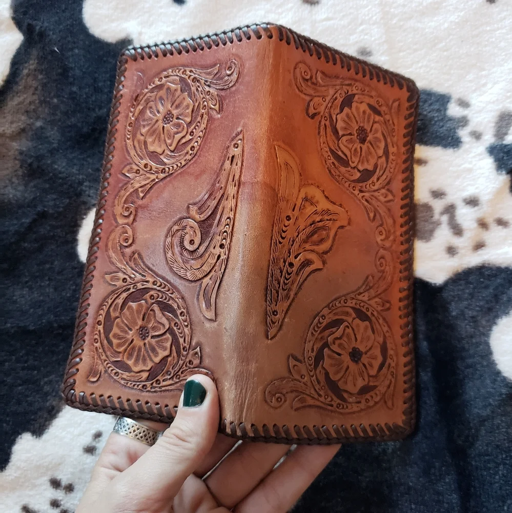 Womans Tooled Leather Wallet - Picture 3 of 6